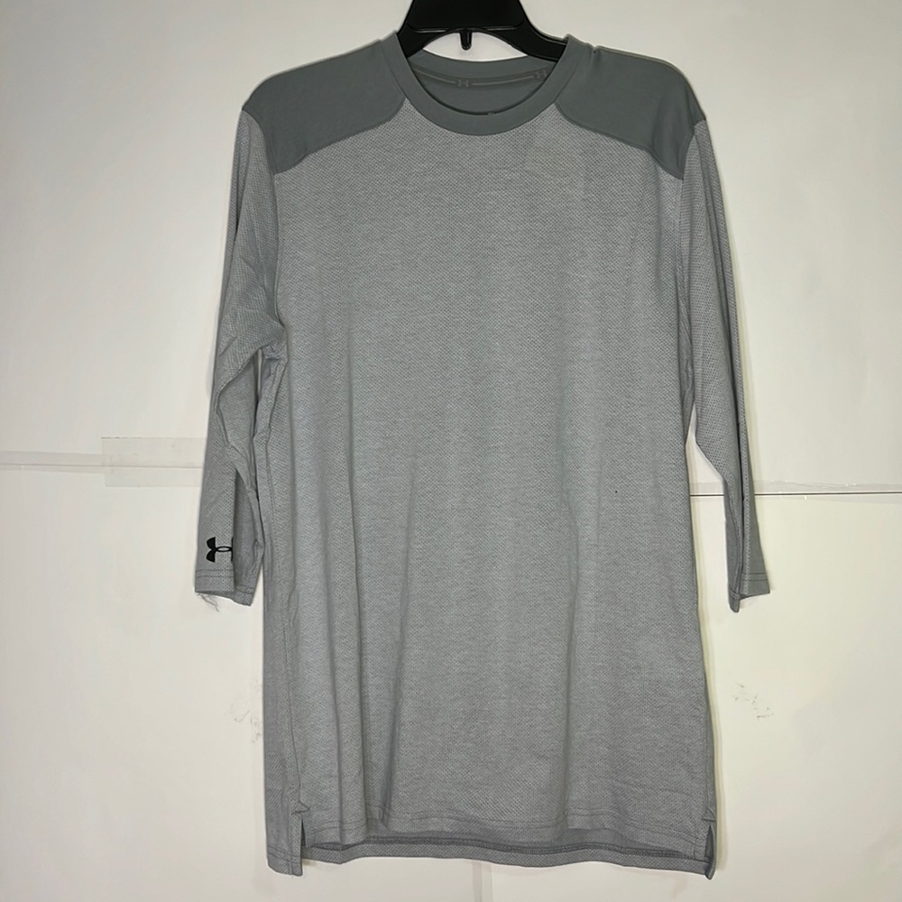 Men’s Under Armour Gray Running Long Sleeve Shirt. 3/4 Sleeve. Size Medium